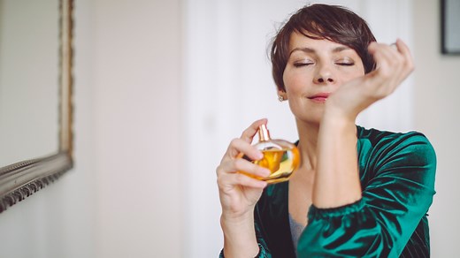 The Most Iconic Perfumes of the ‘90s That Bring on the Nostalgia and Boost Your Mood