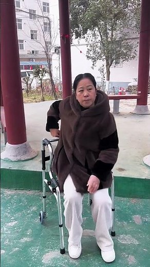 This multi-functional assistive device makes it easier for seniors to walk around.