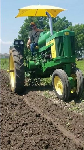 John Deere 520 lp plowing