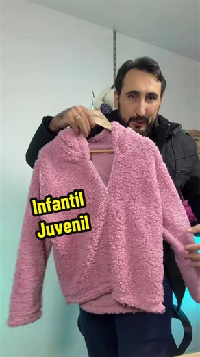 Casaco Teddy Infantil e Juvenil Feminino com Capuz | Inverno Casaco teddy infantil e juvenil feminino com capuz e pelinho macio. Modelo usado por meninas no inverno para escola, passeio ou dia a dia. Roupa confortável que ajuda a proteger nos dias frios e combina fácil com diferentes looks. casaco teddy infantil, casaco juvenil menina, casaco menina inverno, jaqueta infantil inverno, jaqueta juvenil feminina, casaco pelinho infantil, casaco com capuz menina, roupa infantil inverno, moda inverno 