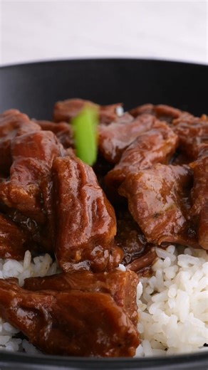 FREEZER MEAL WEEK CONTINUES! Another tried-and-true favorite: Mongolian Beef. Get the full recipe freezer meal instructions by commenting “recipe” below. | Six Sisters' Stuff