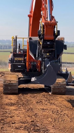 18K views · 335 reactions | Thanks to all the operators and fans who have been tagging us in their Hitachi on site footage! We really do have the best fans 李 Keep ‘em coming! @Pidge_360 @diggersanddozers @excavatorstation @rpa_earthmovingmedia @iselvadeghi_earthmovers on Instagram! | Hitachi Construction Machinery - Europe | Facebook