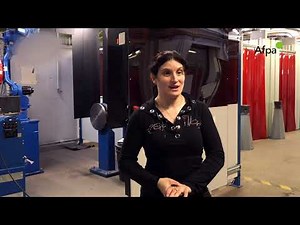 Alexandra, en formation Soudeur Programmeur en cellule robotisée