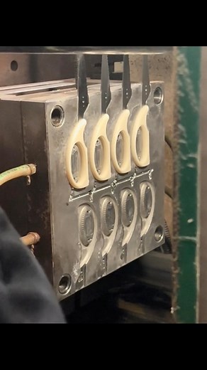1.4M views · 1.8K reactions | Horizontal injection molding machines rarely perform this scissor-wrapped glue operation #manufacturer #injectionmoldingmachine #molding #plasticmachine #bumper #plasticinjectionmachine #factory #household #injectionmachine #automobile #cabletie #homeappliance #carbumper #petpreform #pvc #ppr #peld #pehd #pvcfittings #cellphonecase #autopart #electroniccomponent #pallet #fruitcrate #bucket #basket | Tiger Tiger | Facebook