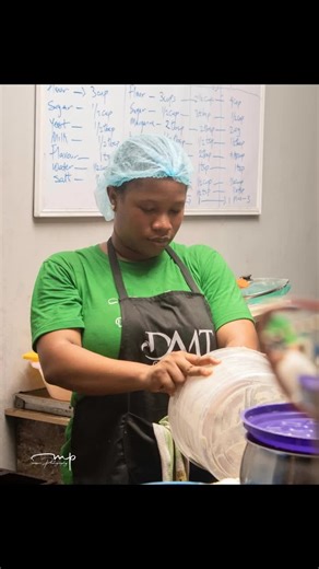 Hard work in action! Our students rolled up their sleeves and got hands-on with their first snack project. #lautechstudent #oyostate #ladokeakintolauniversityoftechnology #ogbomoshobakers @funkem @omowumi