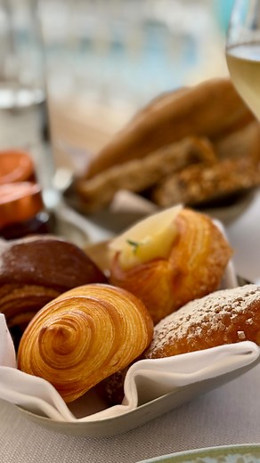 ☀️🍽️ Sundays just got an upgrade! All-new brunch at the @pavyllon_montecarlo, crafted by multi-Michelin-starred Chef @yannickalleno and his team. “Ultimately, brunch is a sacred Sunday tradition because it encapsulates everything we love about the weekend - good food, great company, and a chance to slow down. Pavyllon Monte-Carlo has brought a new level of luxury to Sunday brunch in Monaco, creating an exceptional dining experience that transforms this classic tradition into something truly spe