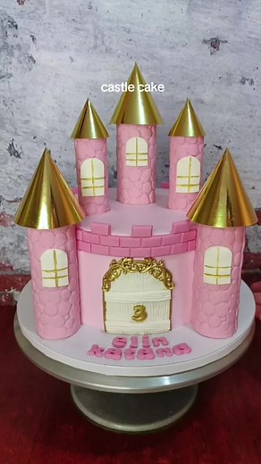Build a Stunning Castle Cake for a Magical Birthday Celebration
