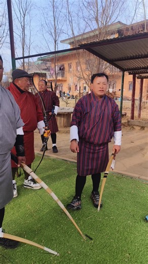 traditional vs Handel bow @cheki @Chorten Wangchuk @Druk Rigpa Optical(paro) @ÚÉé TÊë 💖 (PL)
