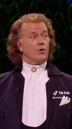 André Rieu and Trío St Petersburg Perform Poliushko Polie