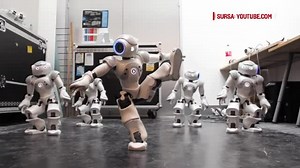 Robotul NAO, unul dintre cei mai cunoscuti din lume, a ajuns la Cluj. Programat cum trebuie, NAO poate sa faca aproape orice