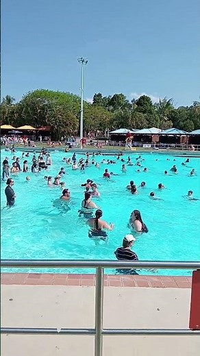 Wave Pool 🌊 Wet n Wild Gold Coast 🌴 Australia 🇦🇺