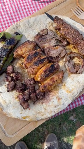 Karışık kebabın yanına Adana Kebabı #food ￼ #tarif #streetfood #streetfood