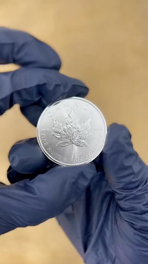 This Canadian Maple Leaf Silver Coin from the Royal Canadian Mint is a symbol of purity, strength, and lasting value. Struck in 99.99% pure silver, it features razor-sharp details and a brilliant finish—making it one of the most sought-after coins among collectors worldwide. Whether you’re a passionate collector or someone seeking a stable long-term investment, this Maple Leaf coin is a choice you will never regret. 🌟 Why You’ll Love It: ✔ 99.99% Fine Silver · Trusted Worldwide ✔ Iconic Maple L