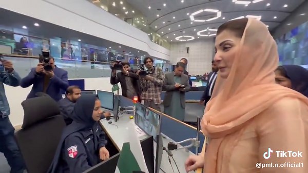 Punjab Chief Minister Maryam Nawaz Sharif visited the Punjab Safe City Authority Headquarters. During her visit, she issued an order for the launch of the Smart Safe City project in all districts of Punjab by December 31st.