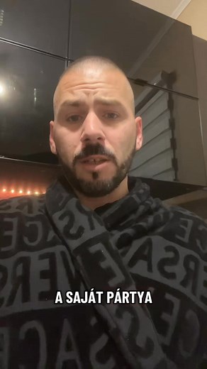 19K views · 1K reactions | Brüsszelben ég a hajó, Ursula von der Leyen pedig már a mentőmellényt próbálgatja.  Három bizalmatlansági szavazás, széthulló koalíció, és most Németországba menekülne „méltósággal”.  Ez az, amikor a háborúpárti politika elsüllyed – és a kapitány az elsők között ugrik!  #NarancsKommandó #Ursula #Brüsszel #háborúpárti #Titanic #EUválság | Tóth Roland | Facebook