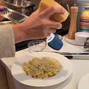 422K views · 762 reactions | Turn a bag of groceries into Katie Lee Biegel's Lemon Pasta for an easy, cheesy dinner that you'll def make over and over!  Take her full class on the #FoodNetworkKitchen app to see how it's made: https://food-network.app.link/3UrgERLiGeb. | Food Network Kitchen | Facebook