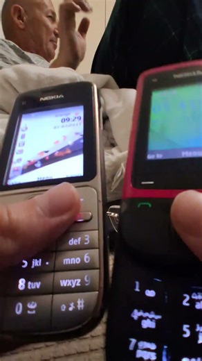 nokia c2 05 vs nokia c2 01 #nokiastrong2011