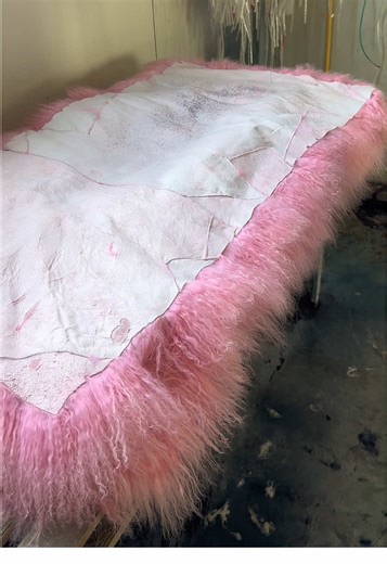 Fluffy fur #fur #furry #factory #fyp #furcoat 🌍🌍For more information,please click: https://www.janefur.com or http://www.jfur.en.alibaba.com You can contact us through any of the folllowing platforms to ask questions about any of our products. We will help you as soon as possible！ ✨✨WhatsApp:008615068322633，to get wholesale price 📲📲 DM or WhatsApp/wechat： 86 15888306568 📩📩Email: Jane@janefur.com Welcome to make orders！