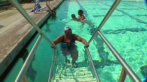 71-year-old blind swimmer wins in life