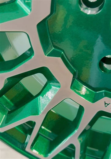 Illusion Gambler: Transforming with Two-Tone Powder Coating