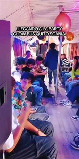 #tiktoklive #livehighlights #15años #salondeeventosenquito #quinceaños Reservas e información de qué consiste el Glow bus al 0999219361 o visita nuestra página web www.chullafiesta.com