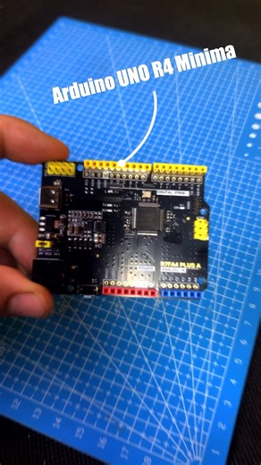 Arduino UNO R4 Minima + DHT11 Temperature Sensor | Real Time Reading #shorts