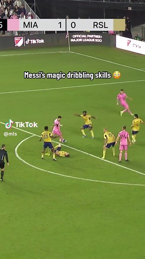 Mesmerizing Messi Dribbling Skills Compilation