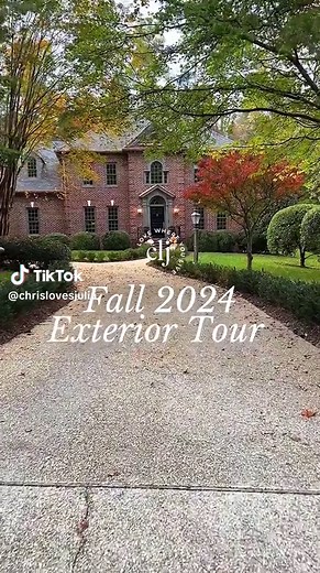 I’ve said it before, and I’ll say it again: she is an autumn🤎🍂🤭 #cljmoderncolonial #cljexterior