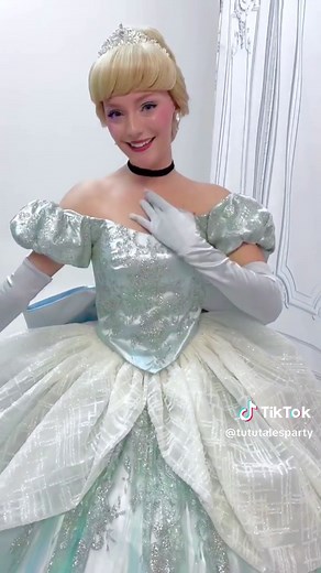 Bibbidi-bobbidi-bo! As promised, here is another couture gown— Cinderella’s looks just enchanting, doesn’t she? 🤩 We’re so excited seeing our new couture dresses sparkle and shine! We have a few more lovely princesses to reveal so stay tuned! 💖 #cinderella #disney #couture #couturedress #princessparty #kidspartyideas #orlando #florida #cinderellamovie #cinderellaparty #quinceañera #ball