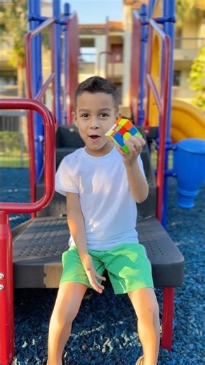 5 Year Old Genius Solves Rubiks Cube Fast 🤯🧩 Jelijah Diaz #rubikscube #smartkids #solverubikscube