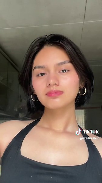 Quick Guide on Applying Sunscreen: Sunscreen Stick vs. Spray