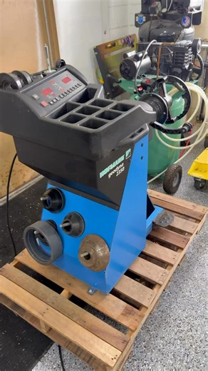 $1,000 • Hofmann Geodyna 2350 Wheel Balancer – Made by Snap-on Coats Tire Changer Available Selling a Hofmann Geodyna 2350 (Made by Snap-On) wheel balancer in good working condition. • Accurate and reliable • Commercial-grade equipment • Ready to go • $1,000 Will offer a discounted package price if purchased together with the Coats Baseline 500 Tire Changer. Asking $2,500 for the Tire Changer Wheel Balancer Tire Changer Package Deal - $3,000 Firm. https://www.facebook.com/marketplace/item/187005