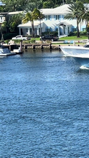 Luxury Sport Yacht “ Cool Breeze” is a Beautiful 82’ Viking Sport Fishing Yacht ! More rare yacht’s on my YouTube channel @yachtwatching #yachts #sportfish#luxuryyacht #fortlauderdale #miami