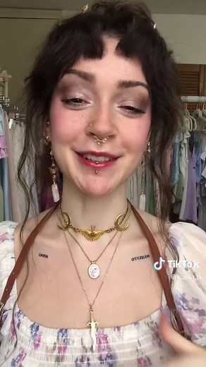 Steampunk Inspired Outfit: Dress to Impress with Vintage Accessories