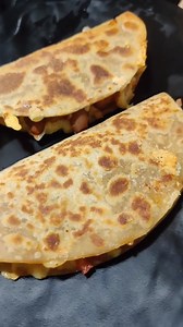 373K views · 5K reactions | Roti se banaye ye jabardast Tacos asaani se - Video Recipe By Shveta sheth Text recipe link: https://www.zaykakatadka.com/recipe/desi-tacos-roti-tacos/ Roti tacos | Zayka Ka Tadka | Facebook