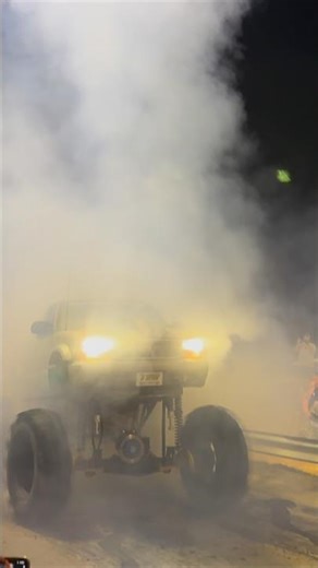 How to do a burnout 101#burnout #trucks #megatrucks #truckpull #trucksgonewild #fastrax