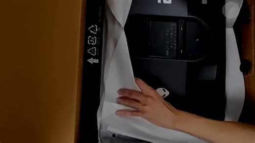 外星人旗舰电竞屏4K超清视觉盛宴，色彩精准还原，游戏光影细节分明。日常办公或追剧皆沉浸其中，画面通透细腻，提升使用幸福感！