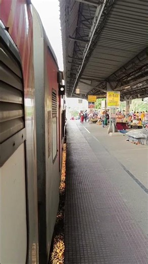 Shrill honking WAP-7 and ALP doing signal exchange