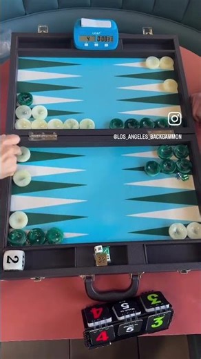Miro vs Onnig - EPIC #Backgammon CLASH [Wycliffe Brothers board]! 🎲🎲