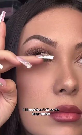 Lash Mapping For Beginners. How to lash map with DIY cluster lashes.