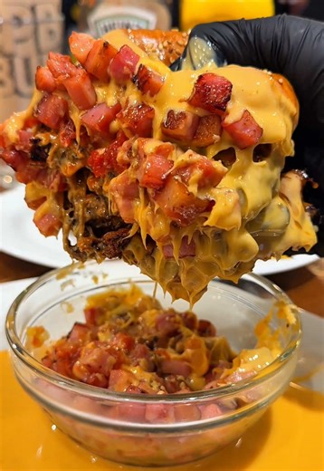 赤羽のチーズに埋もれるハンバーガー体験