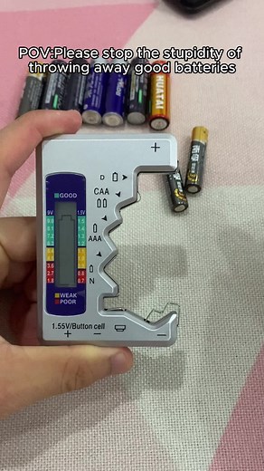 Stop throwing away your good batteries.#battery #batterylevel #powercheck #tiktokmademebuyit #homehacks #fpyシ