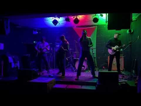 EZ8 - Drop Me Out (live in London, 2025)