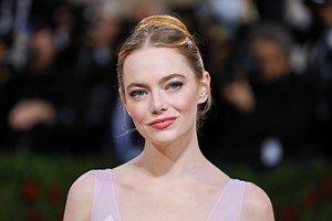 Emma Stone Completely Changed Her Look With a Platinum Asymmetrical Bob