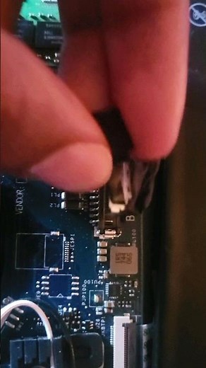 how to disconnect Dell latitude battery and connect it back in