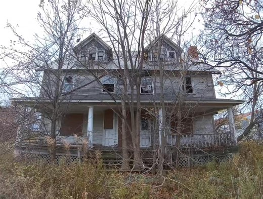 14K views · 754 reactions | Abandoned Farm House Grafton Ohio #Abandoned #abandoned #abandonedhouse #abandonedplaces #farmhouse #farmlife #loraincountyohio #loraincounty #Ohio #grafton #graftonohio #urbanexploration #memories #memoriesforlife | Ohio History Hunter | Facebook