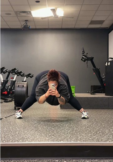 😮‍💨😏 Next Challenge please✅ Can someone please tag the woman that started this challenge, thank you🫶🏼 #flexibility #stability #plussizetiktok