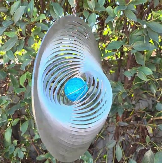 Eclipse wind spinner