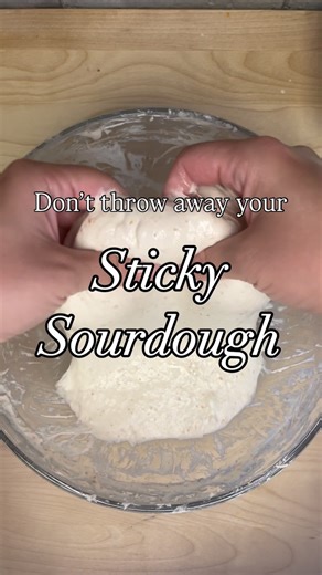 Problems with sticky dough? Can’t get your sourdough to hold its shape? 🍞 These are common problems for beginner bakers. Sourdough bread can take time and practise to master hydration and shaping. As much as I love the classic round boule shape of an Artisan sourdough bread I live another method way more. I started doing the two pan method discovered by @leafandloafco and it is a game changer. Simple put your dough into a loaf pan and use a second loaf pan as a lid to keep that moisture in. The