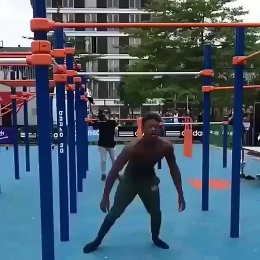 Wait for it! #workout #freestyle #motivation #calisthenics #streetworkout #foryou #foryoupage #gym #fitness #bodyweight #extreme #sports #training